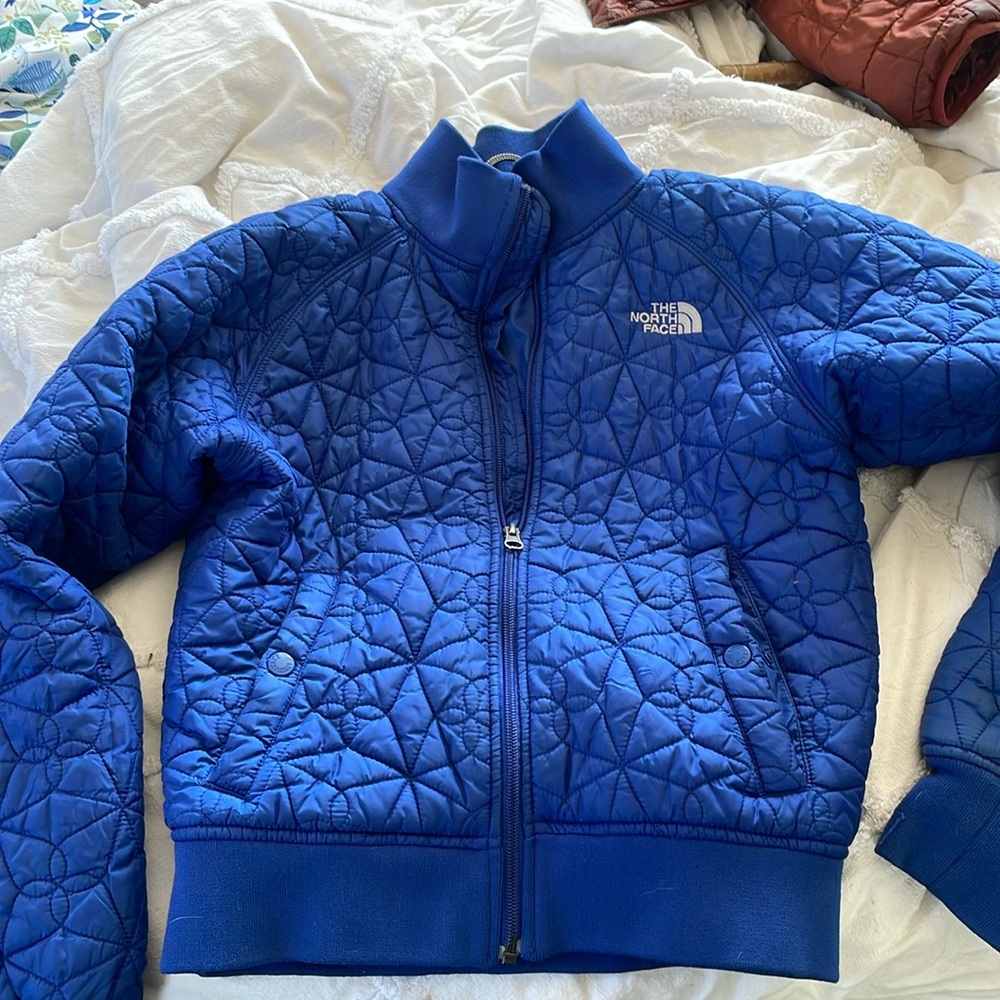 Women’s small - petite  Royal blue North Face jacket- super cute !